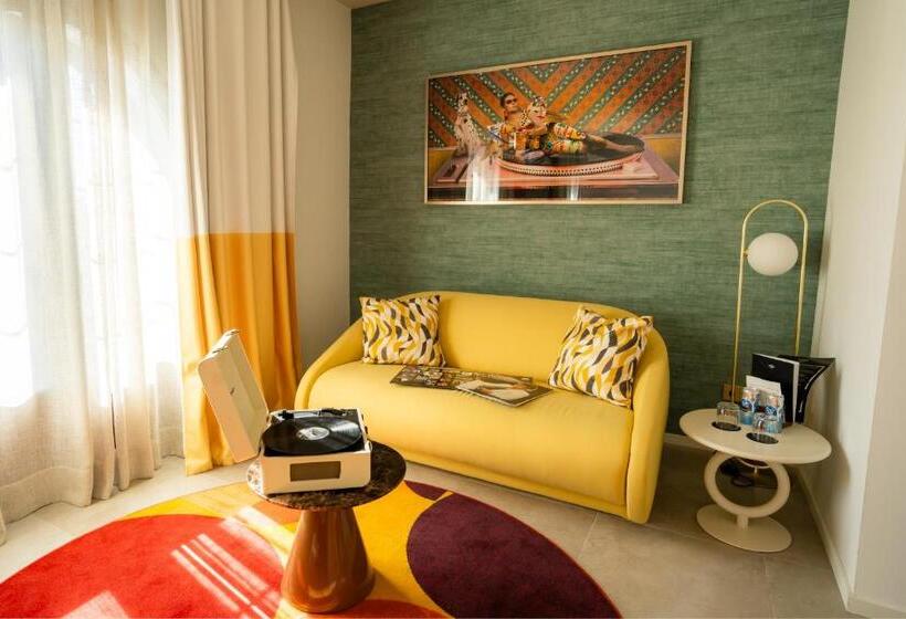 스탠다드 스튜디오, Hard Rock Hotel Marbella