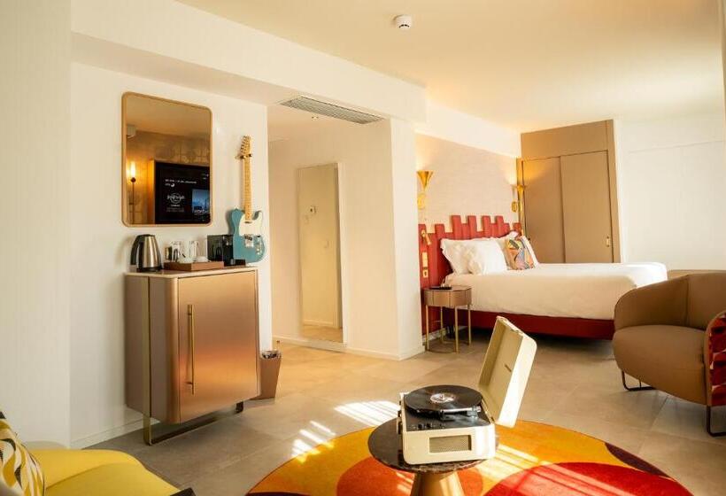 스탠다드 스튜디오, Hard Rock Hotel Marbella