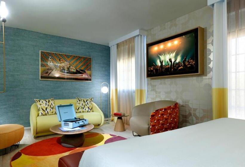 스탠다드 스튜디오 정원 전망, Hard Rock Hotel Marbella