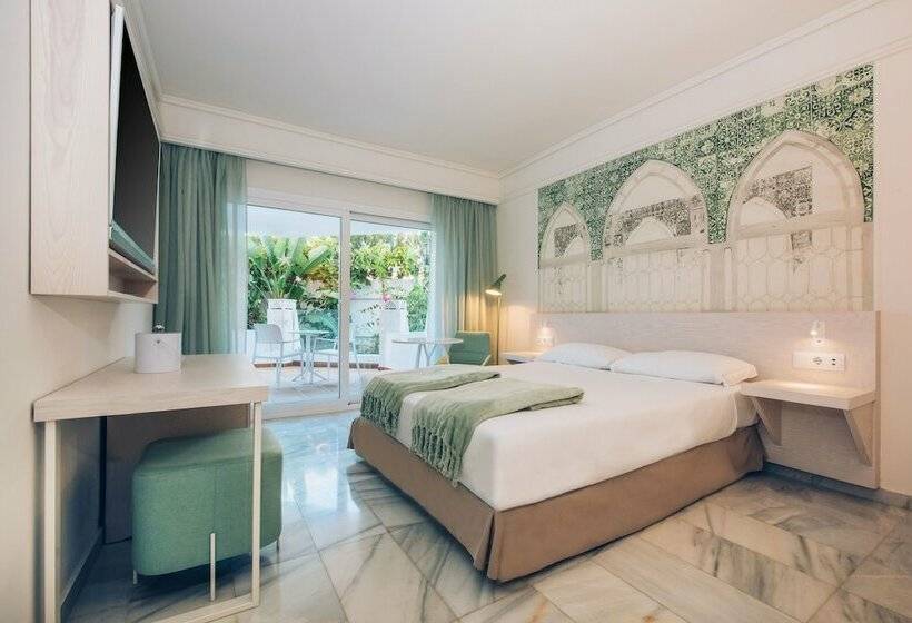 غرفة قياسية مطلّة علي حمام السباحة, Iberostar Selection Marbella Coral Beach