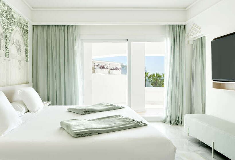 جناح جونيور مطلّ علي حمام السباحة, Iberostar Selection Marbella Coral Beach