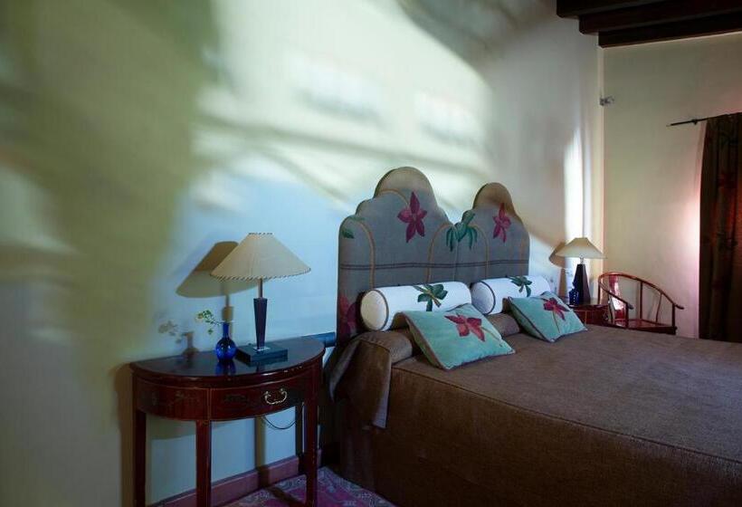 سوییت, La Posada Del Moro