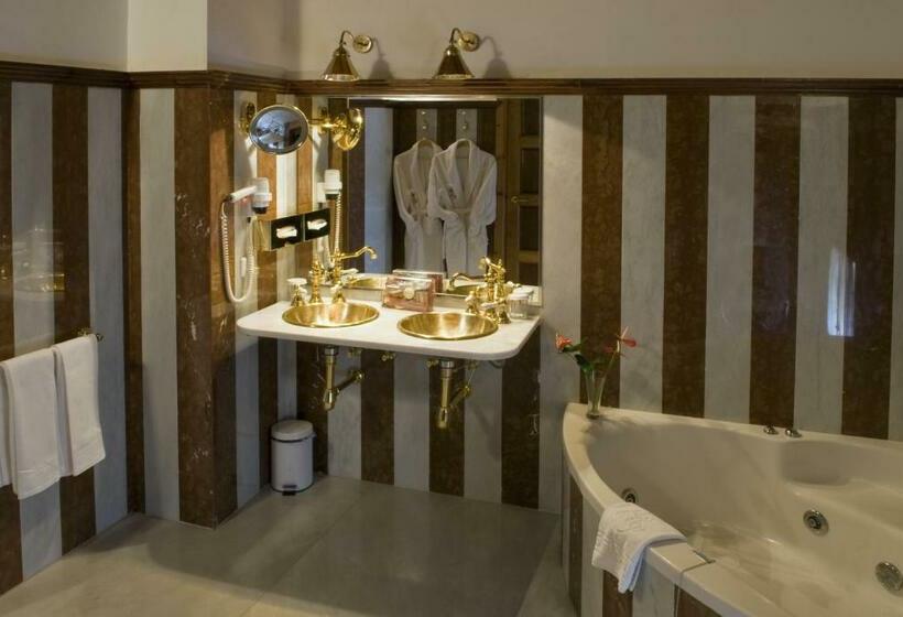 سوییت جونیور, Las Casas De La Judería