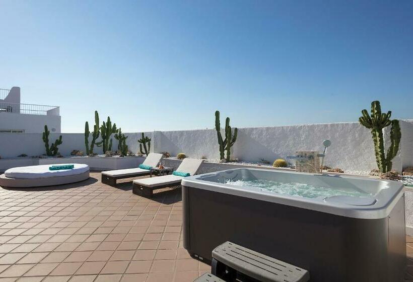سوییت جونیور اجرایی, ME Marbella Luxury Lifestyle Hotel