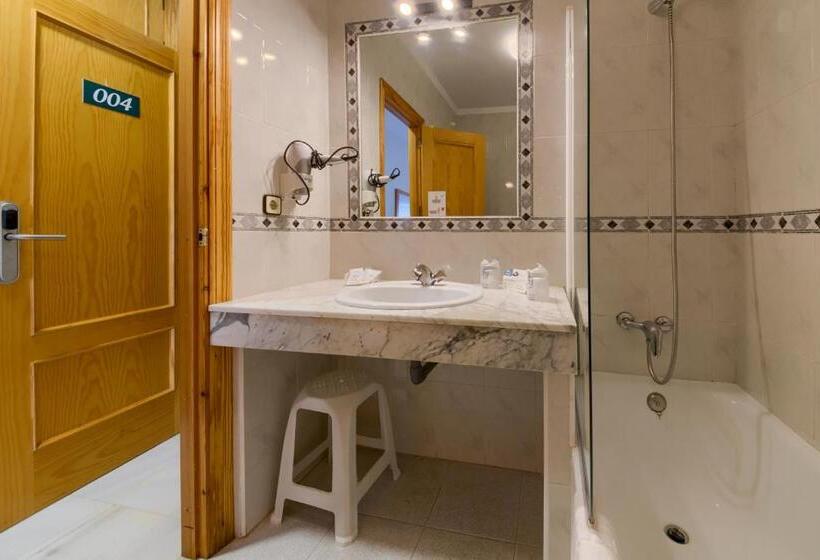 اتاق استاندارد چهار تخته, Torre De Los Guzmanes