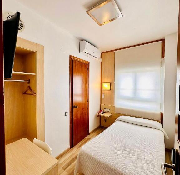 اتاق استاندارد یک نفره, Tortosa Parc