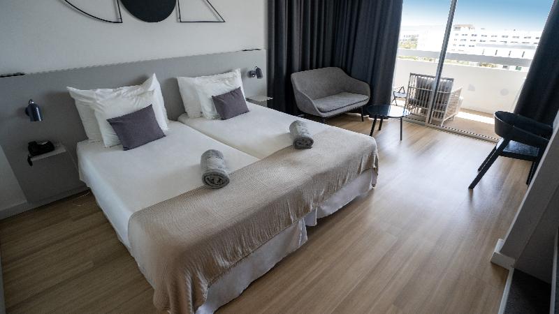 سوییت جونیور با چشم‌انداز استخر, Coral Suites & Spa - Adults Only
