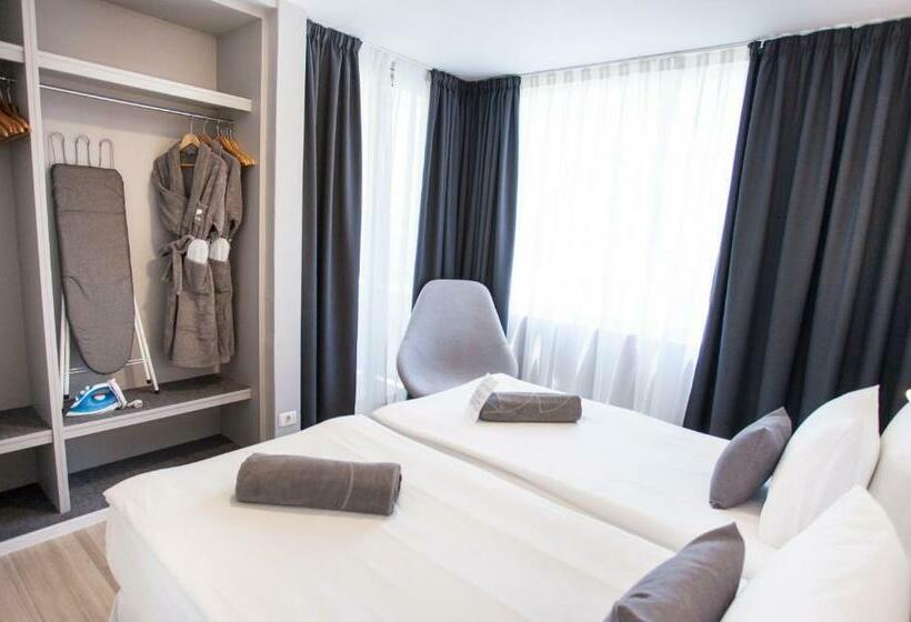 سوییت با چشم‌انداز استخر, Coral Suites & Spa - Adults Only