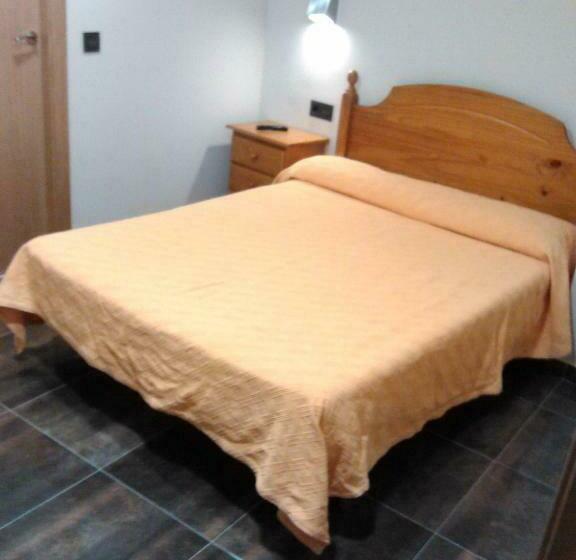 Quarto Estandar Individual, Hostal Bisbal Only Adults