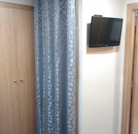 اتاق استاندارد یک نفره, Hostal Bisbal Only Adults No Ac