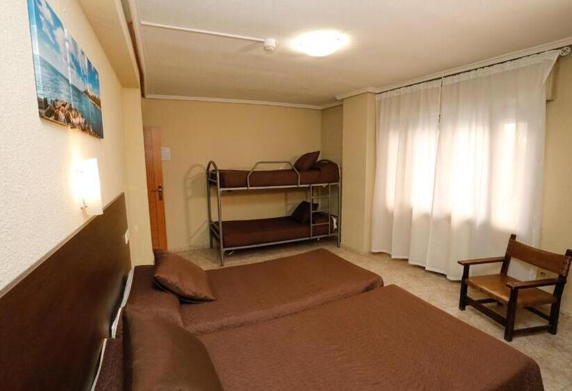 اتاق استاندارد چهار تخته, Hostal Conde David