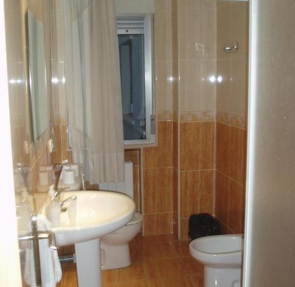 اتاق استاندارد یک تخته با سرویس بهداشتی مشترک, Hostal Conde David