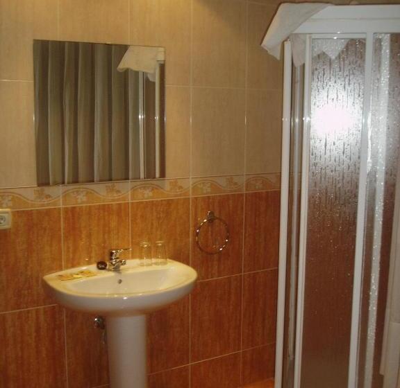 اتاق استاندارد یک تخته با سرویس بهداشتی مشترک, Hostal Conde David