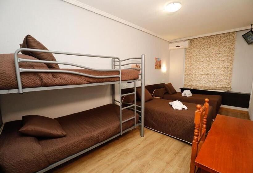 اتاق خانوادگی, Hostal Conde David