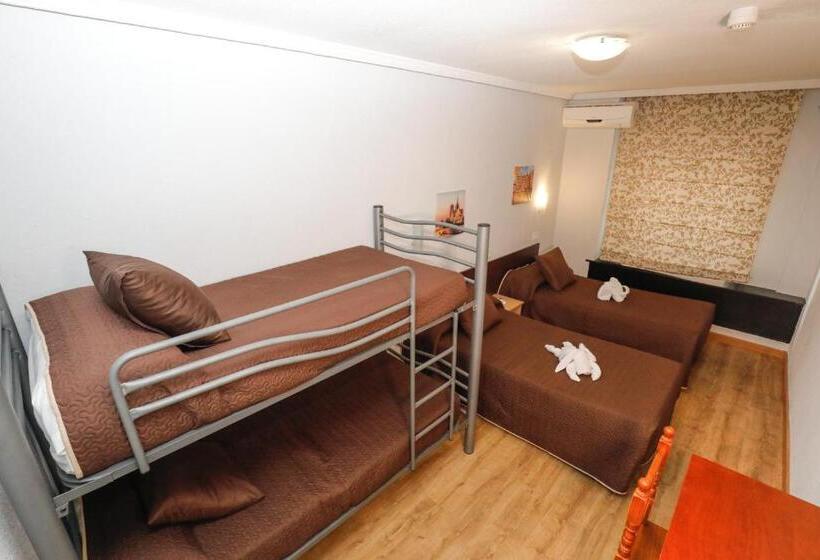 اتاق خانوادگی, Hostal Conde David