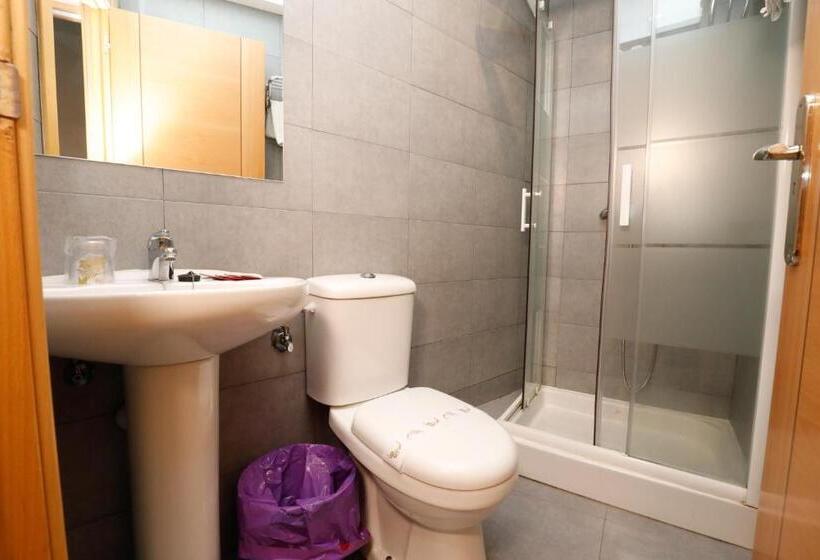 اتاق خانوادگی, Hostal Conde David