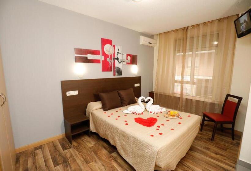 سوئیت با وان آب گرم, Hostal Conde David