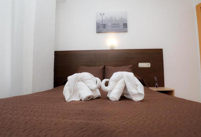اتاق اکونومی, Hostal Conde David