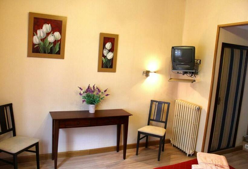 اتاق استاندارد سه نفره, Hostal De La Torre Hostal Economico