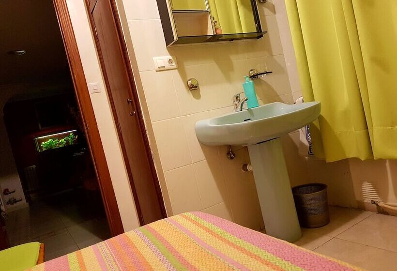 Standard Yhden Hengen Huone, Hostal Ramon Y Cajal