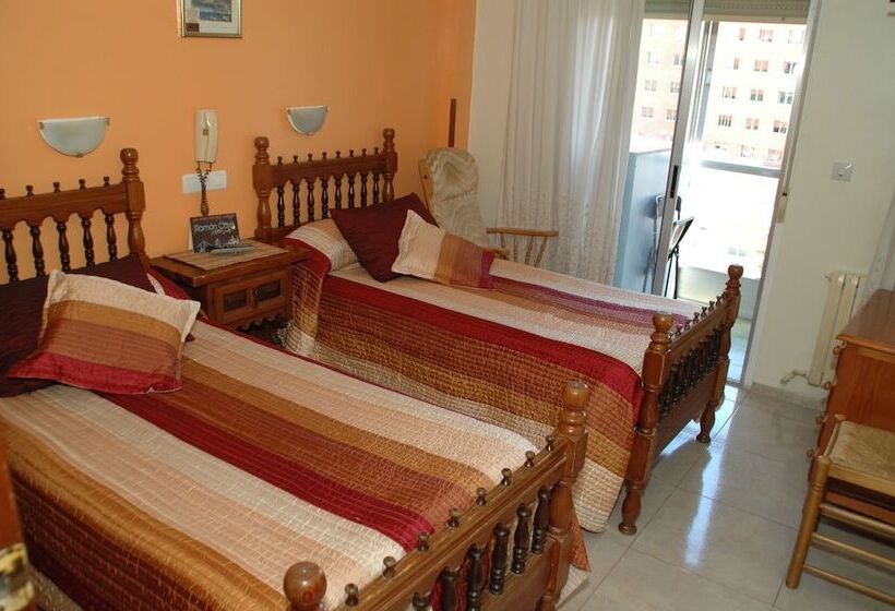 اتاق استاندارد, Hostal Ramon Y Cajal