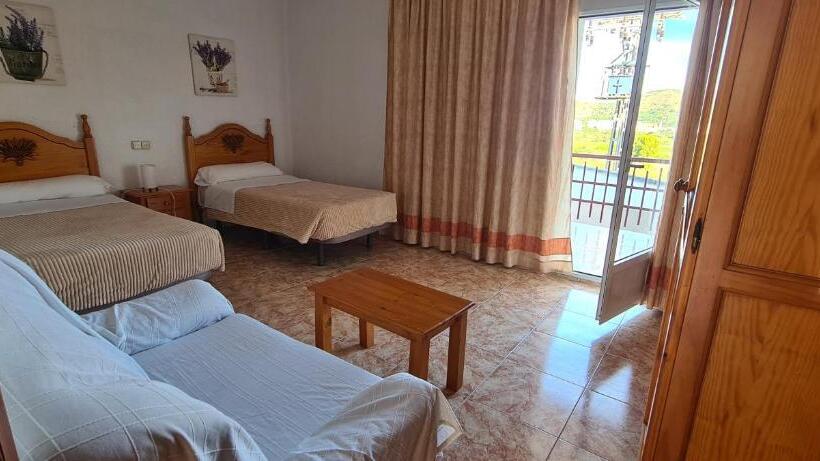 اتاق استاندارد چهارنفره با بالکن, Complejo Turistico La Pinada