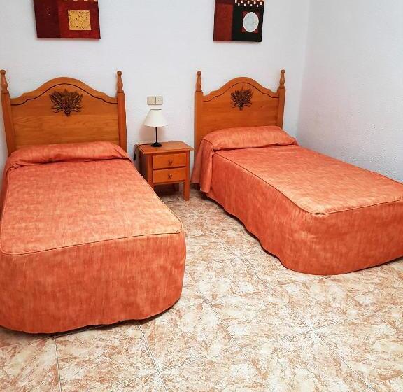 اتاق استاندارد چهارنفره با بالکن, Complejo Turistico La Pinada