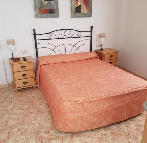 اتاق استاندارد چهارنفره با بالکن, Complejo Turistico La Pinada