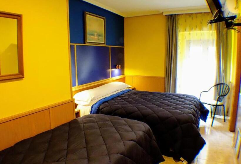 اتاق استاندارد سه نفره, Trípolis Toledo
