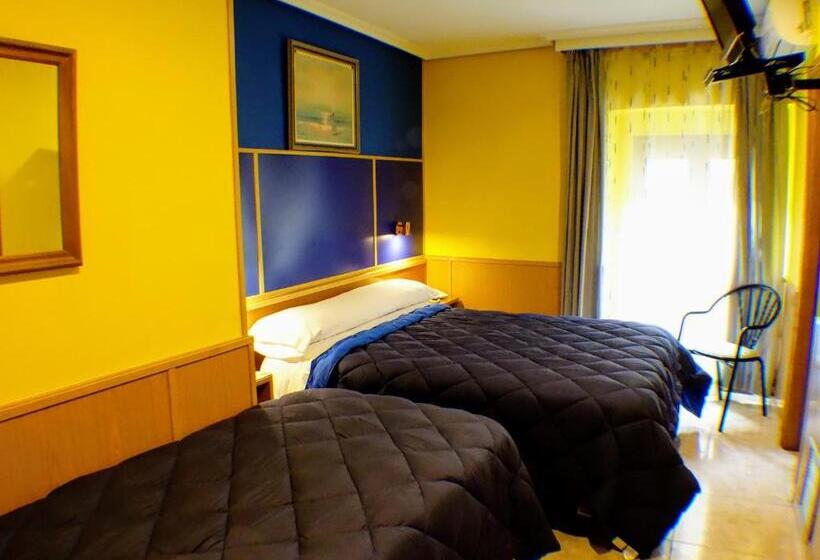 Chambre Triple Standard, Hostal Boxes