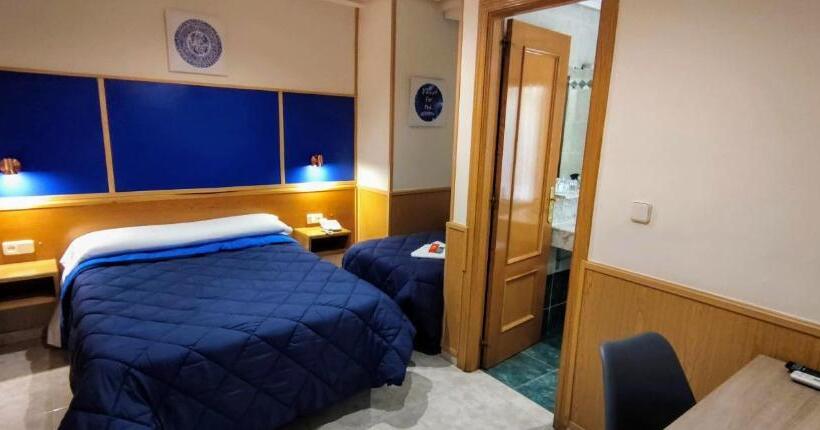 Standard Triple Room, Hostal Boxes