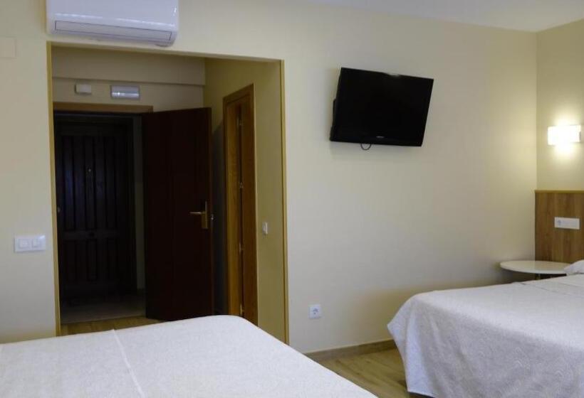 Classic Quadruple Occupancy Room, Hostal Boxes