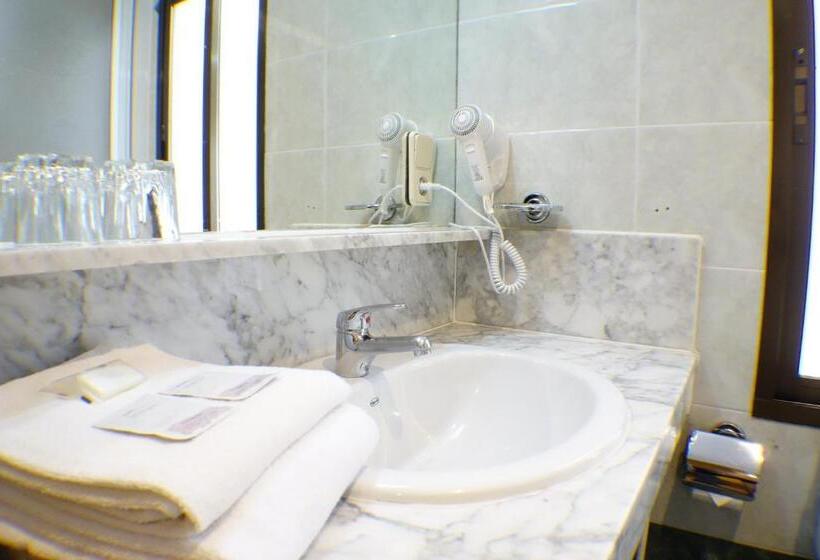اتاق کلاسیک چهارنفره, Trípolis Toledo