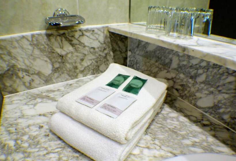 اتاق استاندارد سه نفره, Trípolis Toledo
