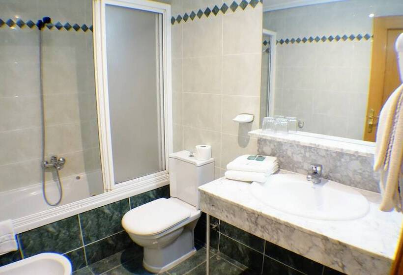 اتاق استاندارد سه نفره, Trípolis Toledo