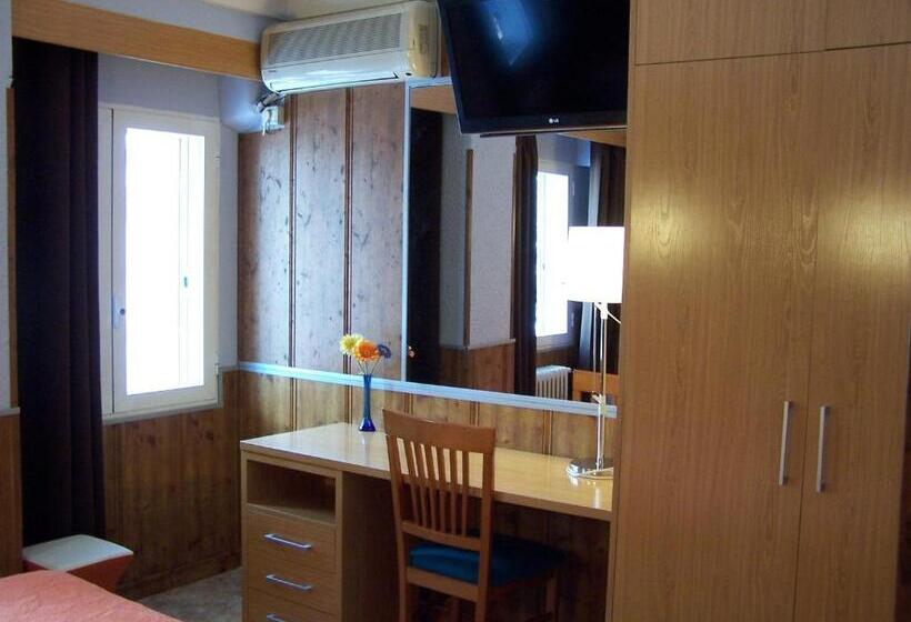 اتاق استاندارد سه نفره, Hostal El Carmen