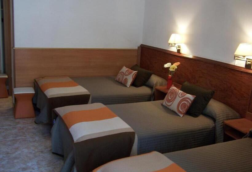 اتاق استاندارد سه نفره, Hostal El Carmen