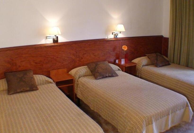 اتاق استاندارد سه نفره, Hostal El Carmen