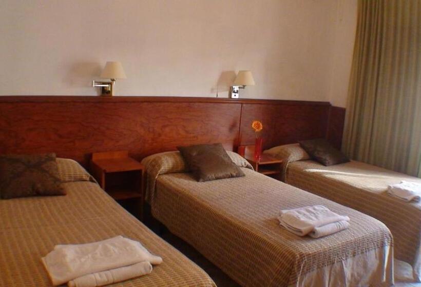 اتاق استاندارد سه نفره, Hostal El Carmen