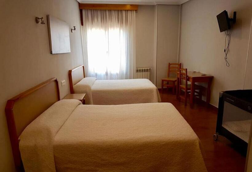 Economy Quadruple Room, Hostal Puerta La Villa