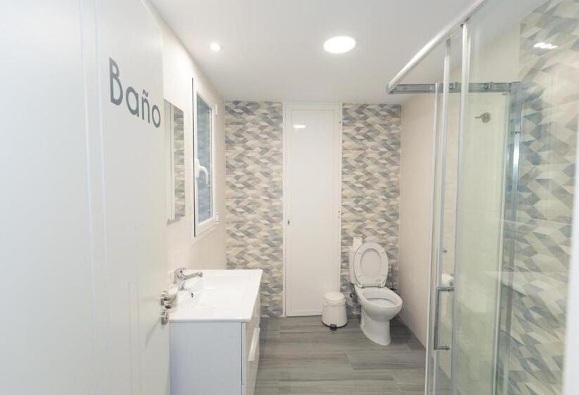 Standard Single Room Shared Bathroom, Hostal Viena