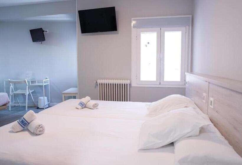 4 Bett Standardzimmer, Hostal Viena