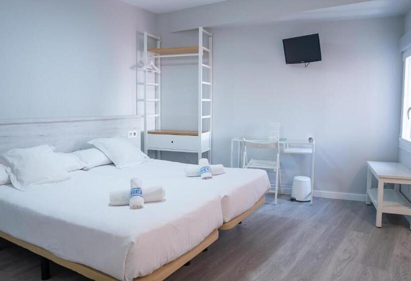 4 Bett Standardzimmer, Hostal Viena