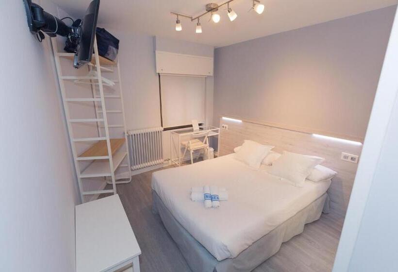 Standard Room Double Bed, Hostal Viena