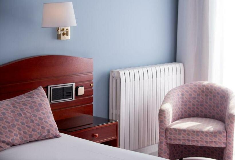 Standard Room with Balcony, Plaça