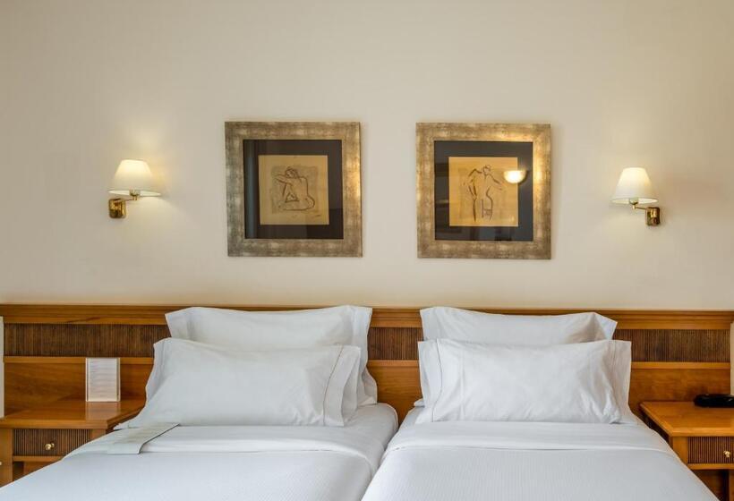 Quarto Familiar Economy, Montjoi By Brava Hoteles