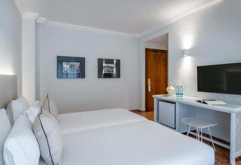 Quarto Economy, Montjoi By Brava Hoteles