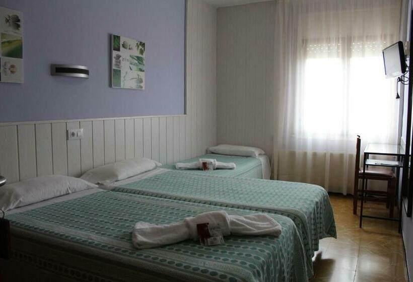 Quarto Triplo Estandar, Hostal Fabrellas