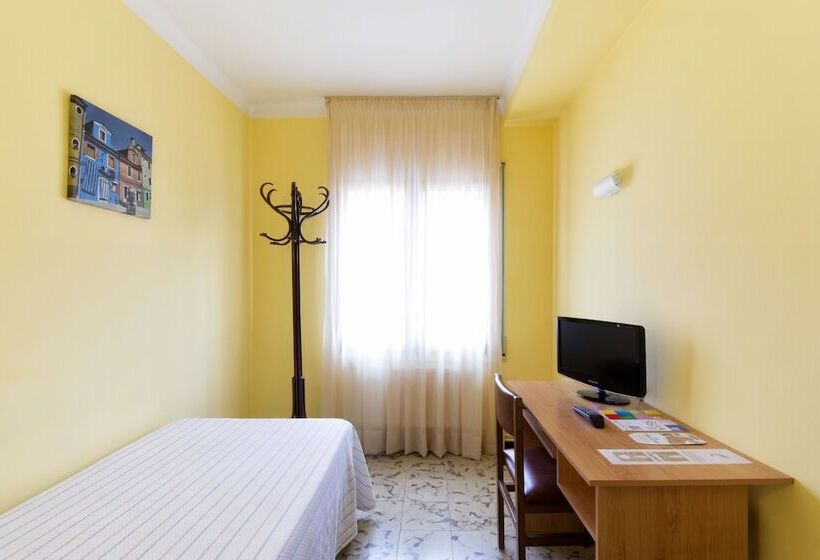 Quarto Estandar Individual, Hostal Fabrellas