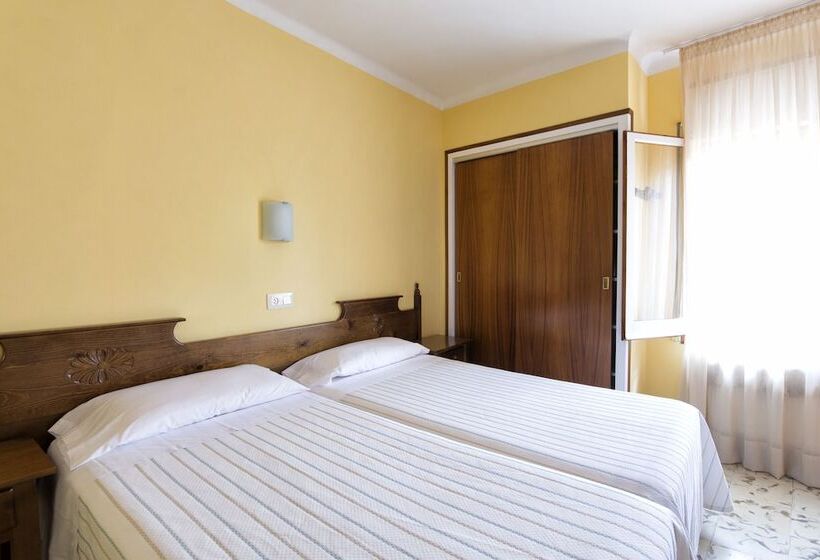 Quarto Economy, Hostal Fabrellas